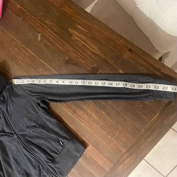 Aritzia TNA- COTTON lightweight, cropped jacket with hood [XS] - Picture 7 of 7